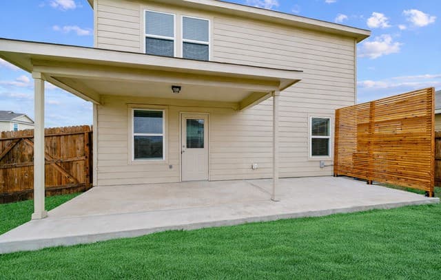 4-bedroom rental at 12042 Silver Light in San Antonio, TX — photo 4