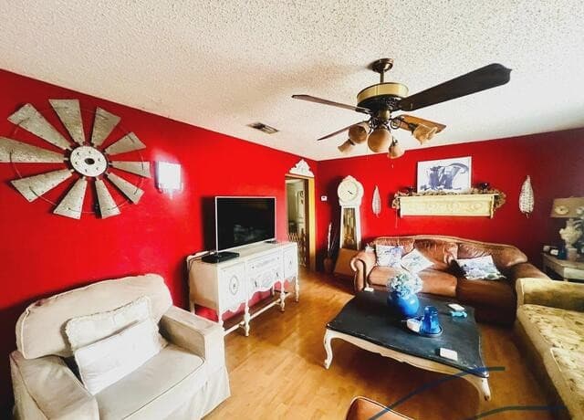3-bedroom rental at 521 Cr 7713 #1 in Devine, TX — photo 5