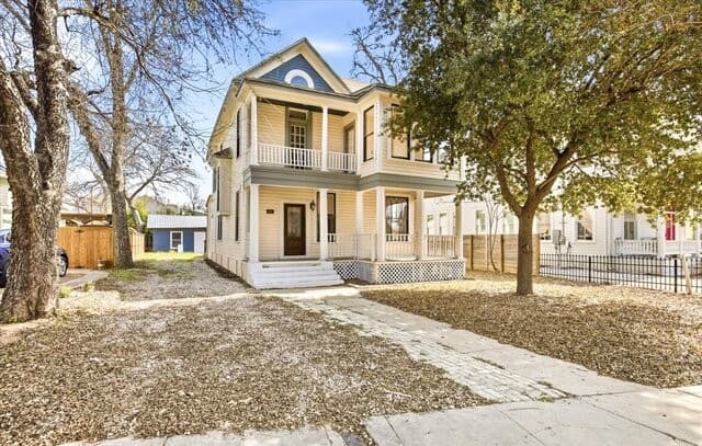 4-bedroom rental at 414 Mission in San Antonio, TX — photo 1
