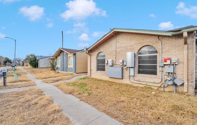 2-bedroom rental at 1229 Klondike in San Antonio, TX — photo 3
