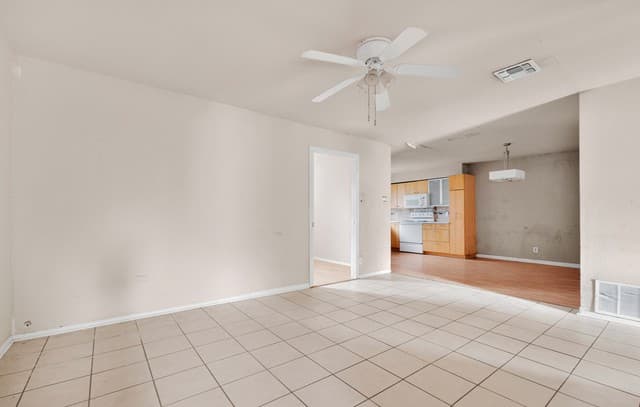 2-bedroom rental at 1229 Klondike in San Antonio, TX — photo 4