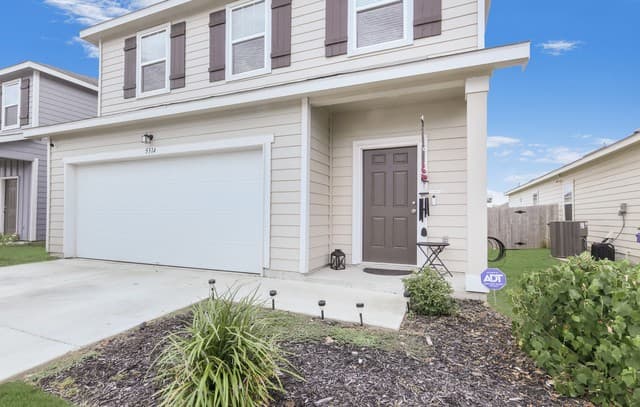 3-bedroom rental at 5314 Hickory in San Antonio, TX — photo 2
