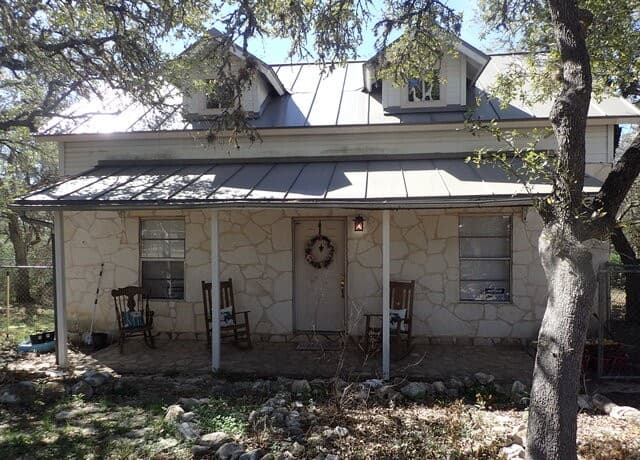 2-bedroom rental at 3351 County Road 265 in Mico, TX — photo 1
