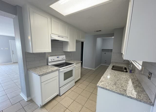 3-bedroom rental at 5938 Hidden Glade in San Antonio, TX — photo 2