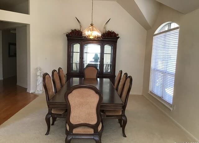 5-bedroom rental at 9615 Rocksprings in San Antonio, TX — photo 4