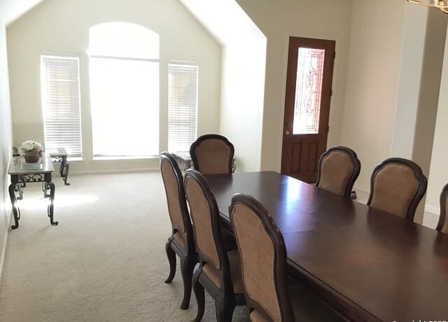5-bedroom rental at 9615 Rocksprings in San Antonio, TX — photo 5