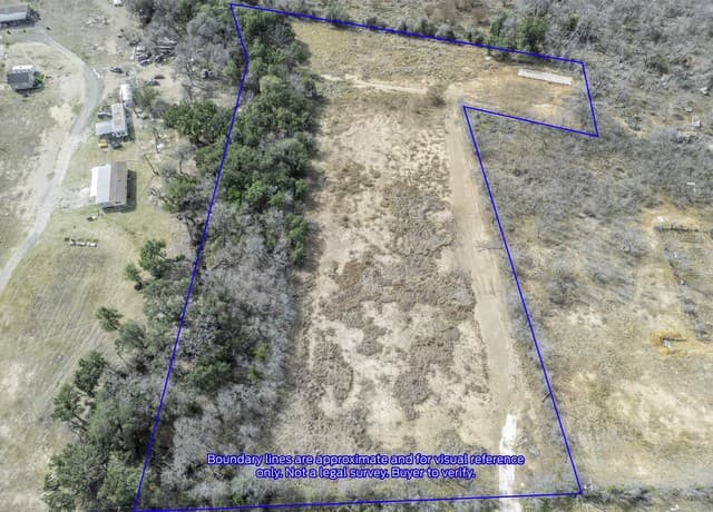 rental at 14119 Wheeler Rd in Atascosa, TX — photo 2