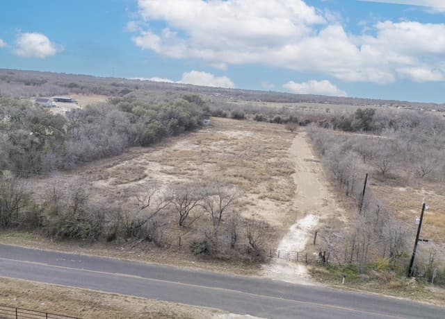 rental at 14119 Wheeler Rd in Atascosa, TX — photo 4