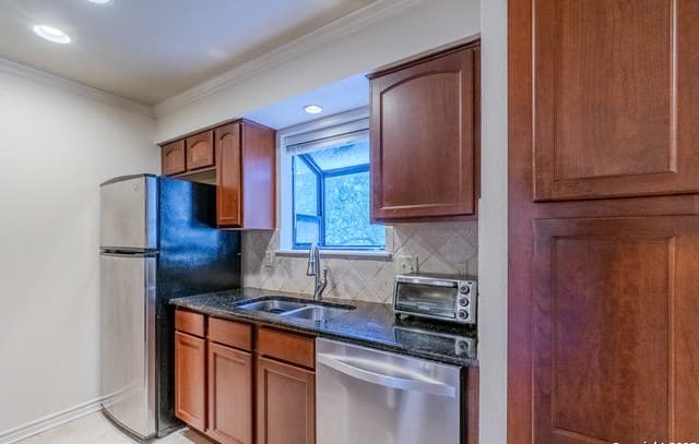 2-bedroom rental at 10955 Wurzbach Rd. Unit 1007 in San Antonio, TX — photo 3