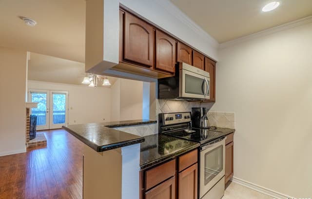 2-bedroom rental at 10955 Wurzbach Rd. Unit 1007 in San Antonio, TX — photo 4