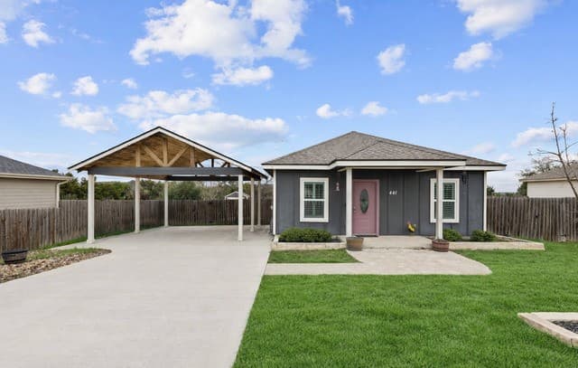 2-bedroom rental at 441 Cimarron in Spring Branch, TX — photo 1