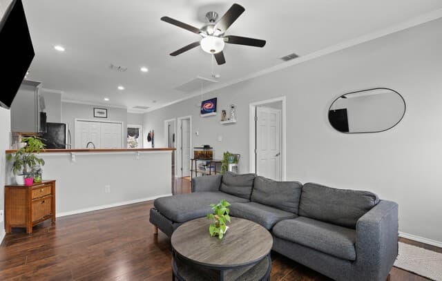 2-bedroom rental at 441 Cimarron in Spring Branch, TX — photo 3