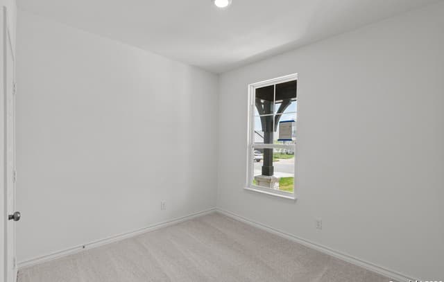 4-bedroom rental at 8232 Smithers Ave in San Antonio, TX — photo 2