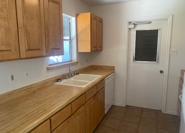 3-bedroom rental at 5406 Sir Robert in Kirby, TX — photo 4
