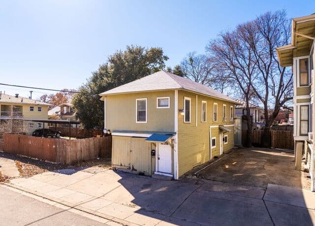 rental at 124 E Ashby Pl in San Antonio, TX — photo 3