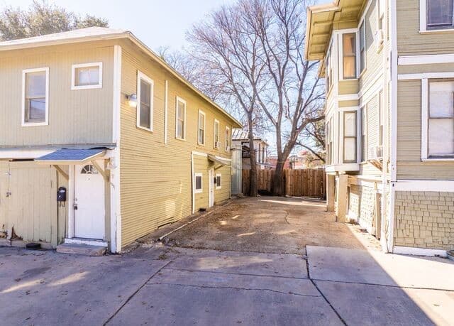 rental at 124 E Ashby Pl in San Antonio, TX — photo 5