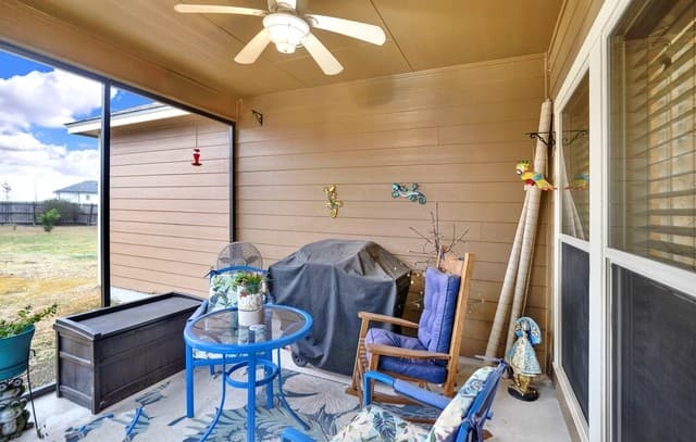 3-bedroom rental at 11669 Flores in LaCoste, TX — photo 4