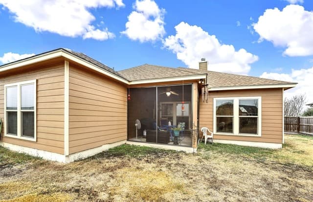 3-bedroom rental at 11669 Flores in LaCoste, TX — photo 5