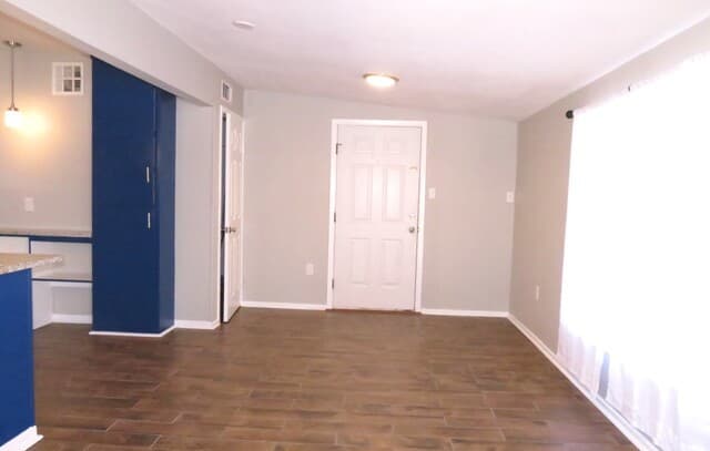 3-bedroom rental at 710 Karen Ln in San Antonio, TX — photo 2