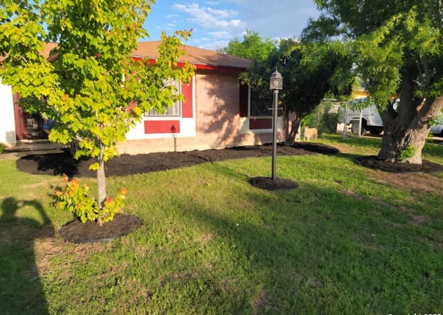 4-bedroom rental at 642 Palm in San Antonio, TX — photo 2