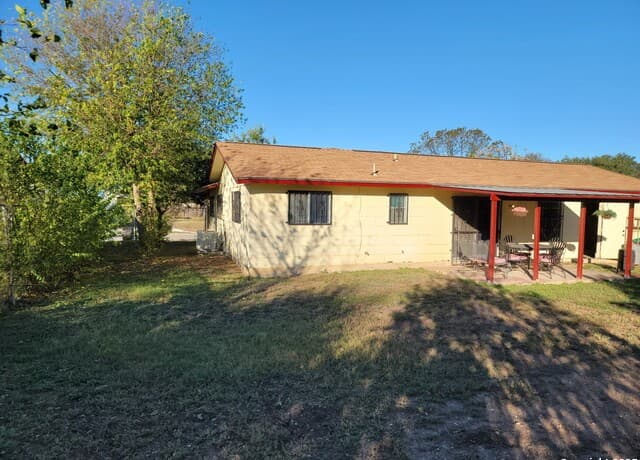 4-bedroom rental at 642 Palm in San Antonio, TX — photo 4