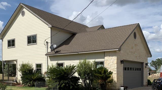 3-bedroom rental at 177 Knollwood Cir in Bandera, TX — photo 2