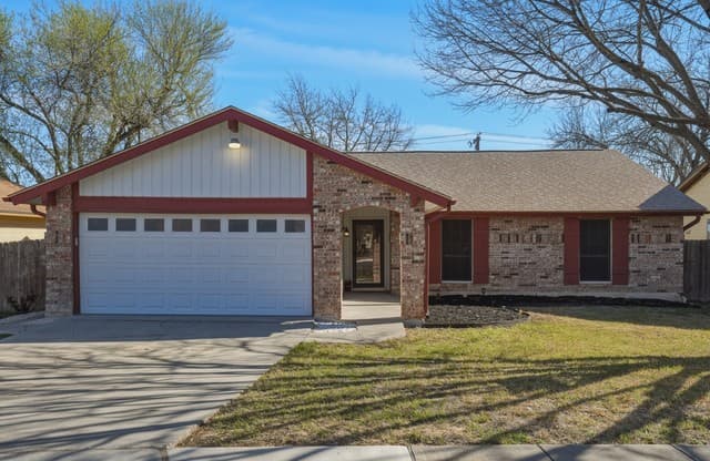 4-bedroom rental at 7847 Grass Hollow in Live Oak, TX — photo 1