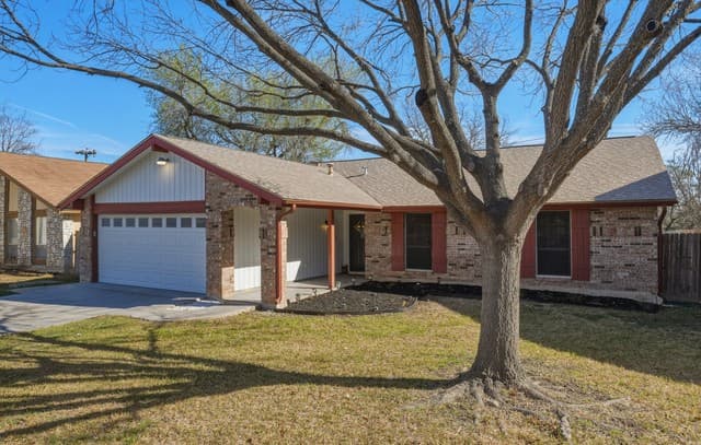 4-bedroom rental at 7847 Grass Hollow in Live Oak, TX — photo 3