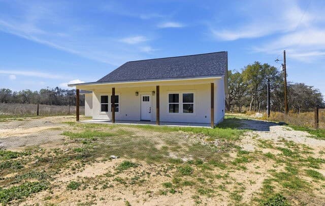 Home for sale at 374 County Road 124 in Floresville, TX — photo 4
