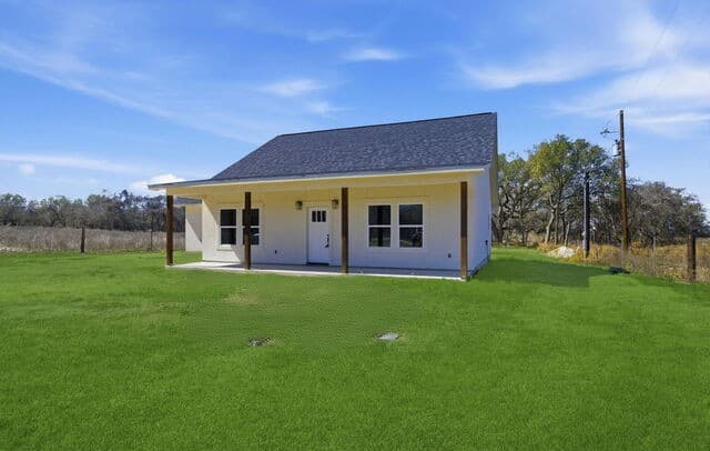 Home for sale at 374 County Road 124 in Floresville, TX — photo 5