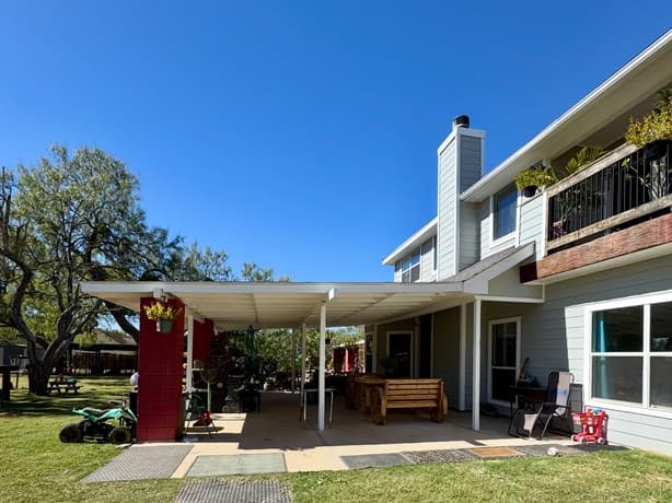 5-bedroom rental at 5980 Smith in Von Ormy, TX — photo 3
