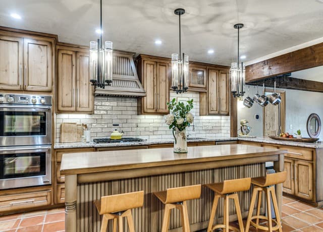 4-bedroom rental at 310 Oak Park in Boerne, TX — photo 4