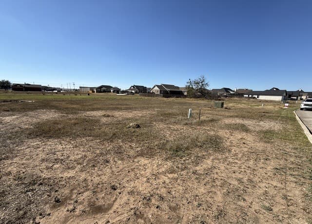 rental at 701 N Dickson in Poth, TX — photo 2