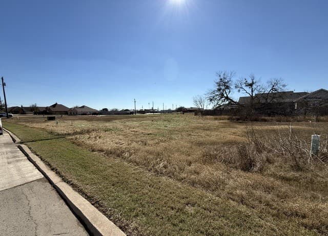 rental at 705 N Dickson in Poth, TX — photo 3