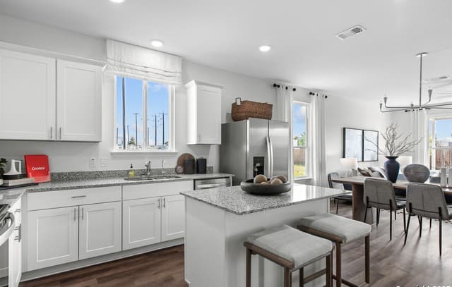 4-bedroom rental at 1110 Crane Court in San Antonio, TX — photo 4