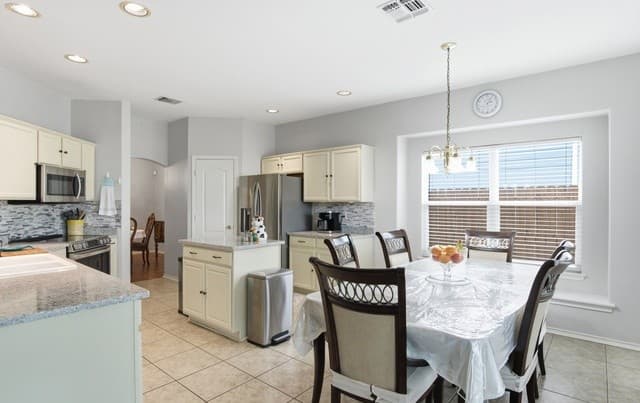 3-bedroom rental at 4302 Swan Forest in San Antonio, TX — photo 4