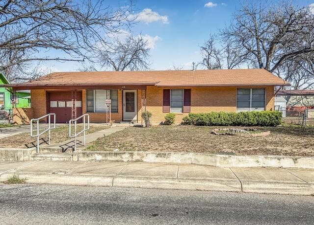 3-bedroom rental at 119 Gladstone in San Antonio, TX — photo 1