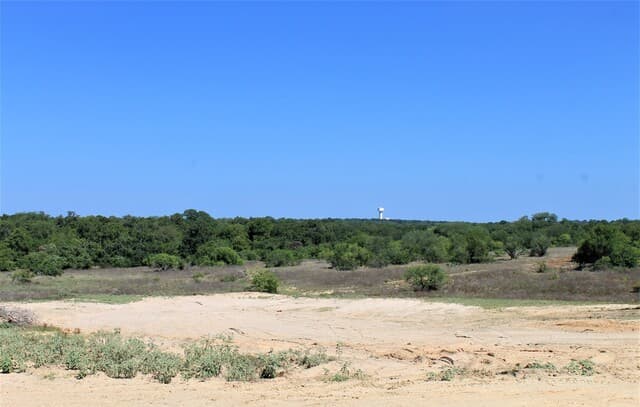 rental at 1163 W Fm 476 in Somerset, TX — photo 3