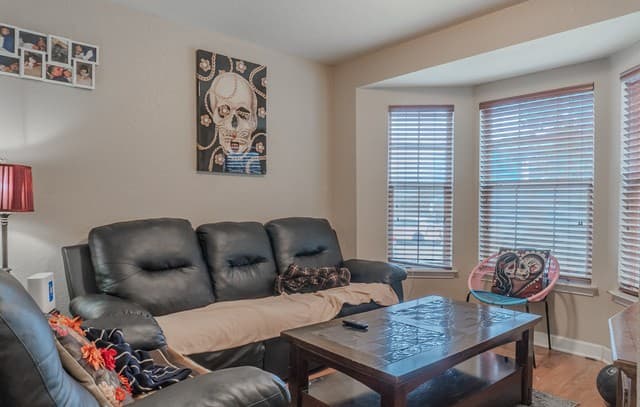3-bedroom rental at 11211 Ancient Coach in San Antonio, TX — photo 3