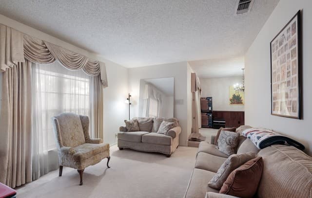 3-bedroom rental at 9314 Ranchero in San Antonio, TX — photo 5
