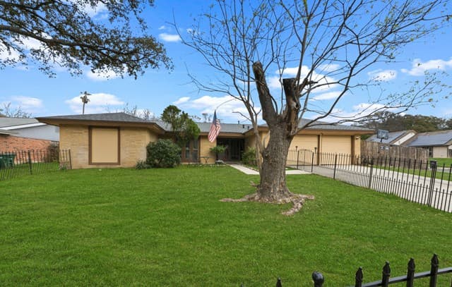 3-bedroom rental at 5831 Sky Country in San Antonio, TX — photo 2