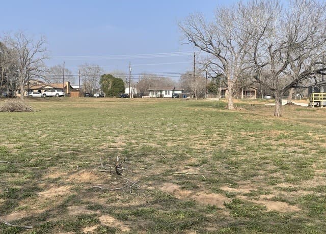 rental at 775 & 769 4th in Floresville, TX — photo 4