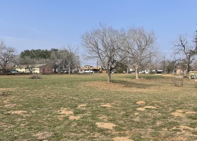 rental at 775 & 769 4th in Floresville, TX — photo 5