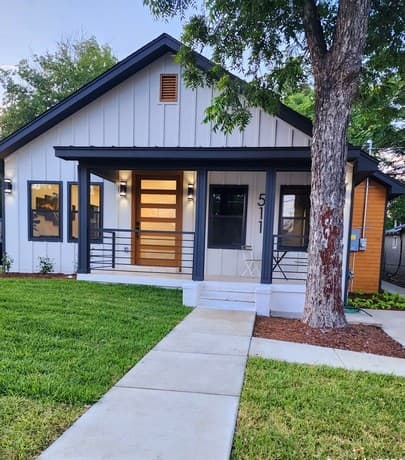 3-bedroom rental at 511 E Woodlawn Avenue in San Antonio, TX — photo 2