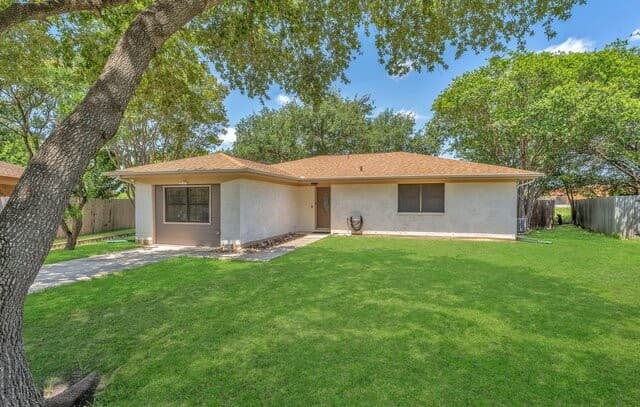 Home for sale at 139 Navajo Circle in Cibolo, TX — photo 2