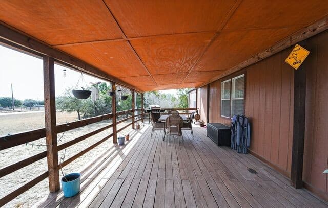 2-bedroom rental at 292 Private Road 1516 in Bandera, TX — photo 3