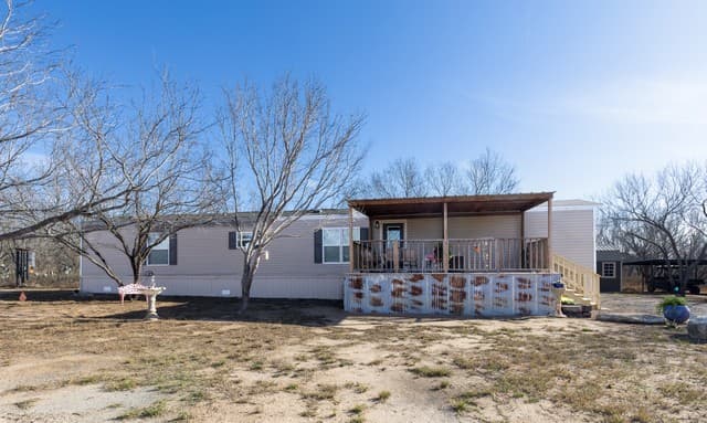 Home for sale at 869 & 873 County Road 773 in Devine, TX — photo 2