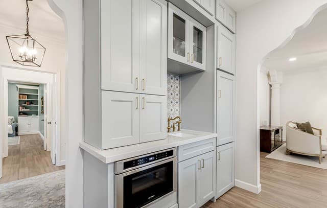 3-bedroom rental at 7110 Poniente Unit E in San Antonio, TX — photo 4