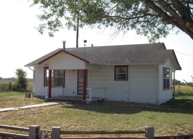 2-bedroom rental at 4111 Stapper Rd in St Hedwig TX