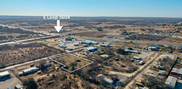 rental at 5609 N Fm 3465 in Adkins, TX — photo 1